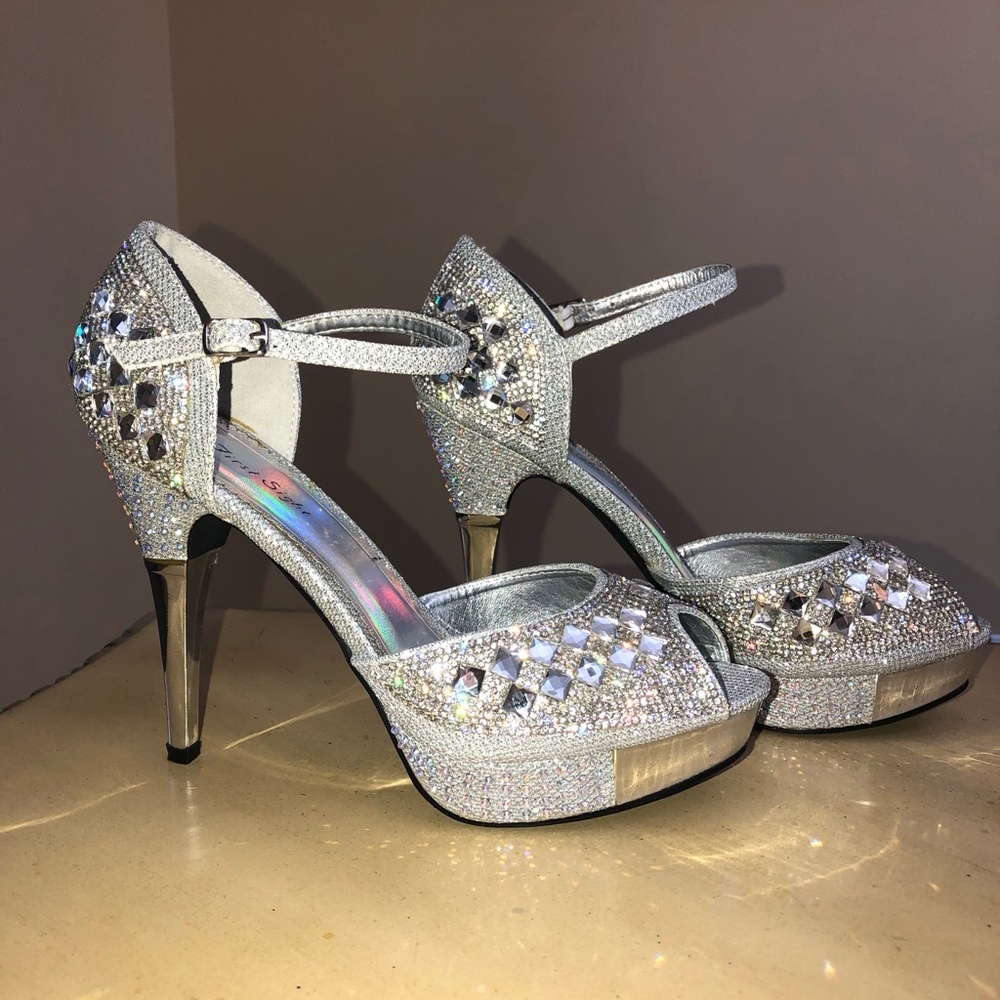 Women’s First Sight Shoes, Size 8